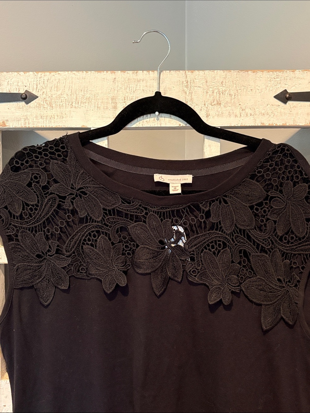 NWT Dress Barn Sleeveless Black Women's Top - Picture 3 of 7
